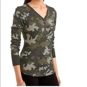 NWT Women’s Long Sleeve Thermal Henley Camo L